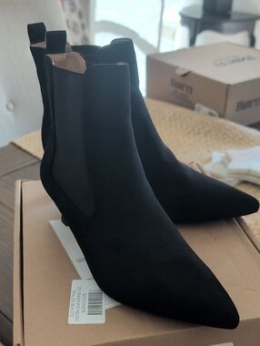 Journee Collection: Women's Black Pointed Toe Ankle Boots -